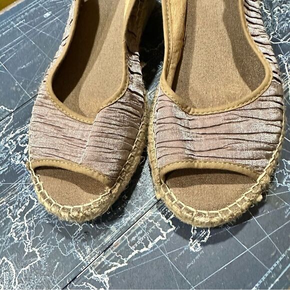 Vidorreta Wedge Espadrille Sandals – EU 40 / US 9
Made in Spain - Picture 2 of 12